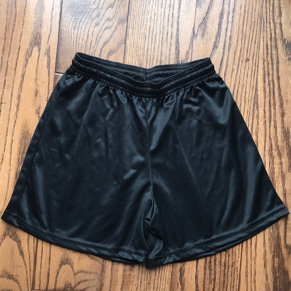 Youth Medium black athletic shorts shorts